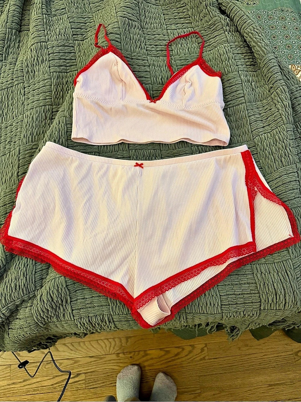 Victoria's Secret SoSoft Modal Lace-Trim Cami & Shorts Set pink & Red XL
